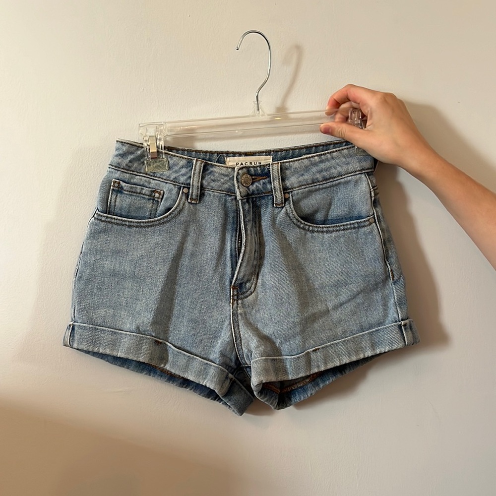 Pacsun Mom jean shorts. Size 24, really great condition only worn a few times!